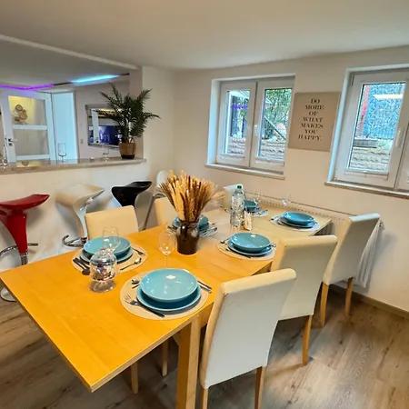 Family & Friends 75m2, Messe Apartman